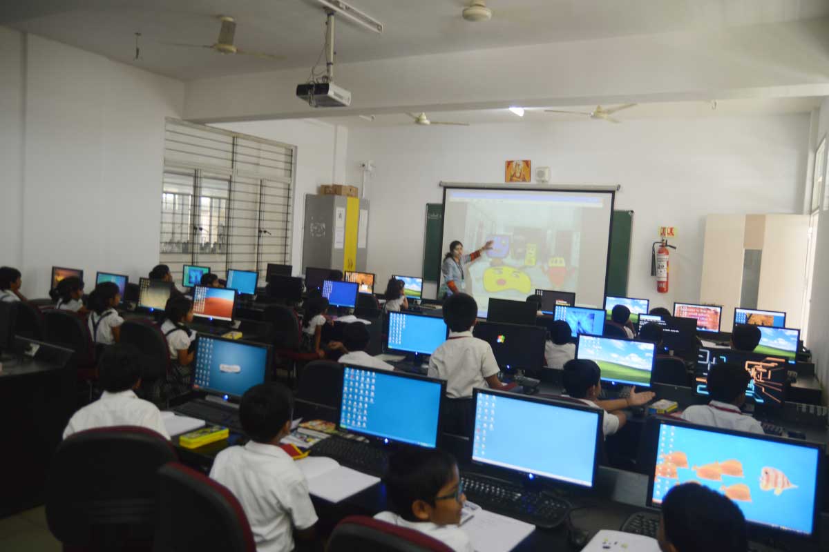 Students at Computer Lab - New horizon Gurukul