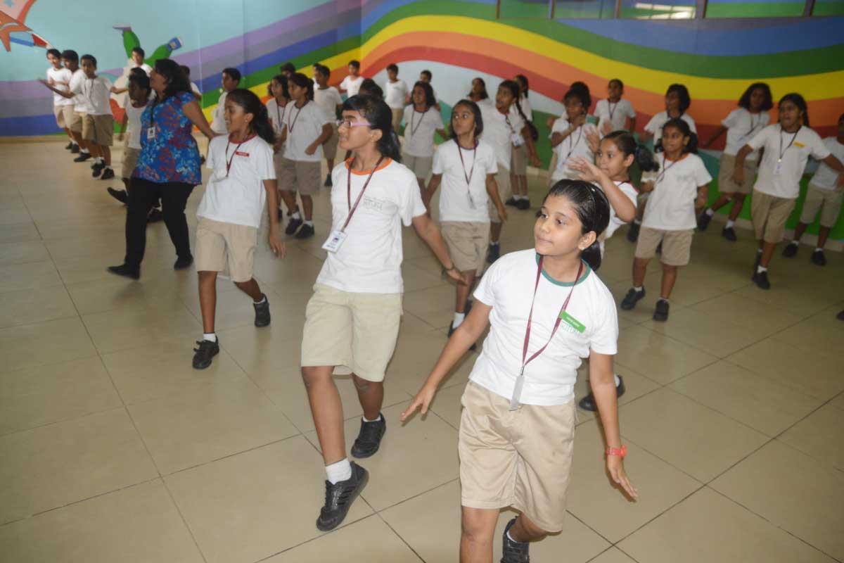 Students learning Dance at New Horizon Gurukul