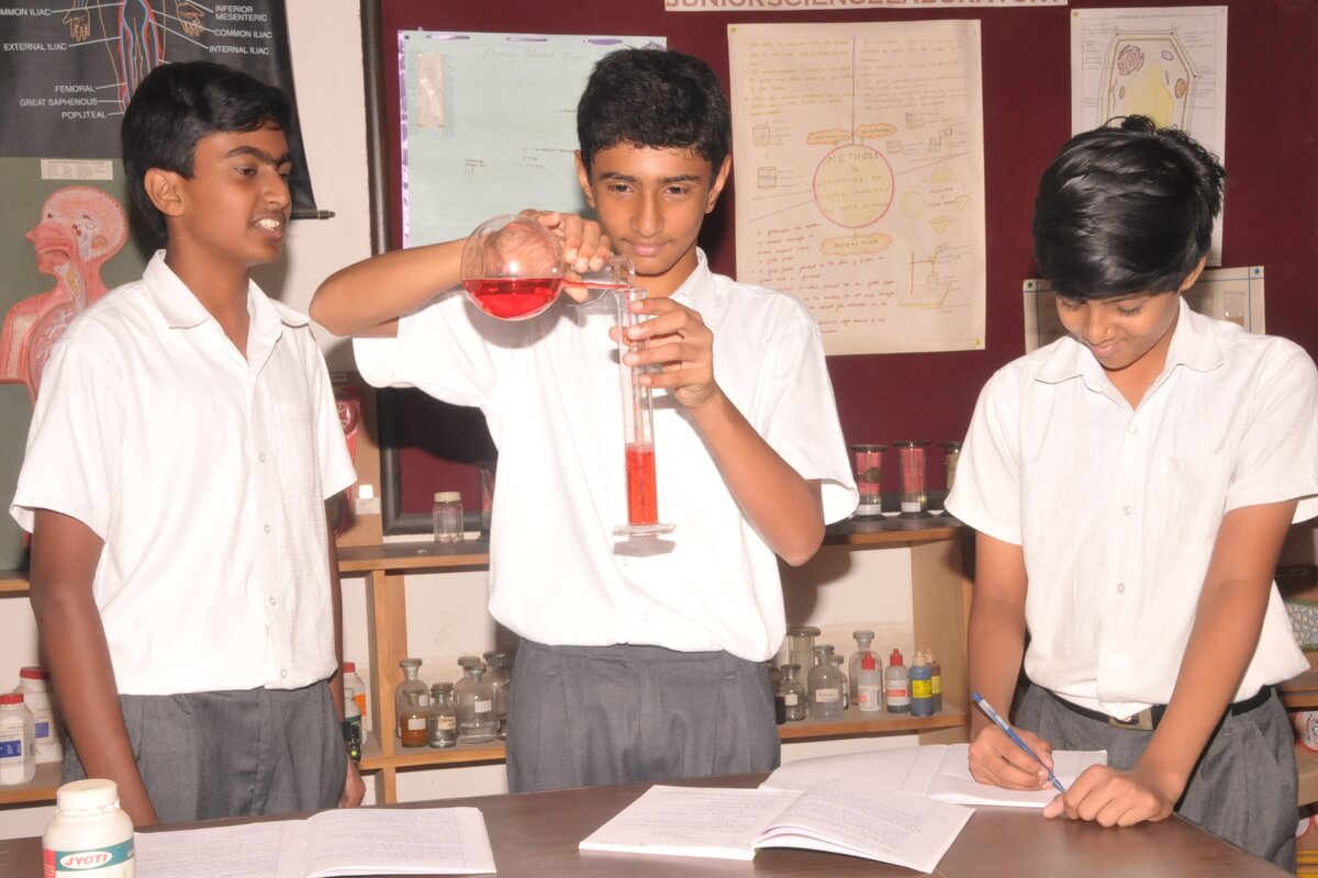 Students at Chemistry Lab - New Horizon Gurukul