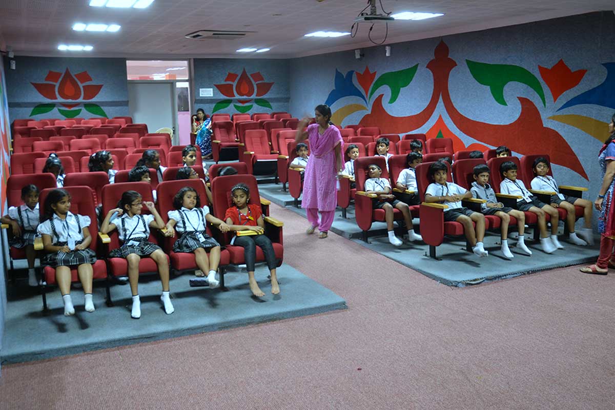 Students at Theatre room - new horizon gurukul school bangalore