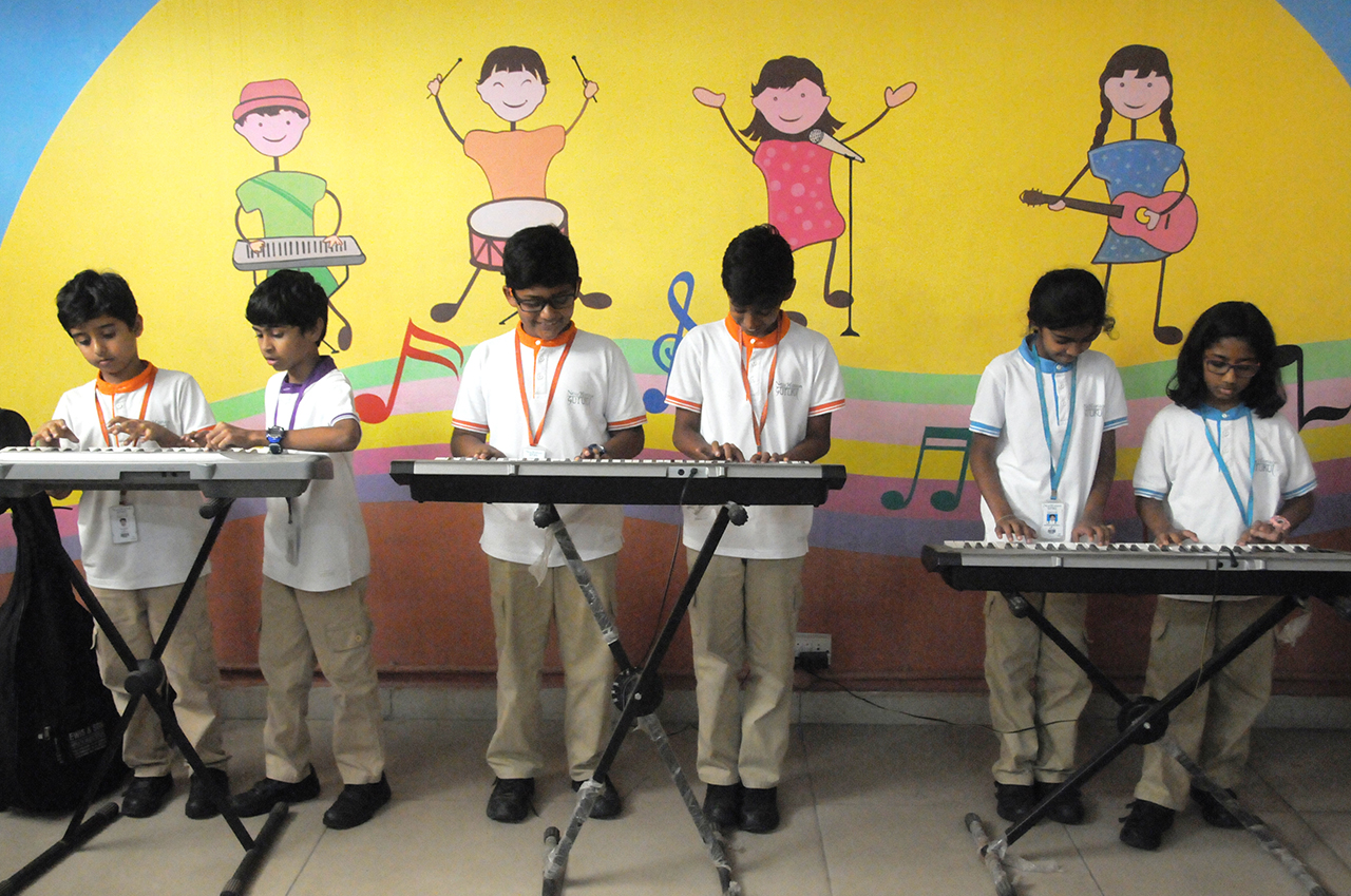 Students Performing - new horizon gurukul school bangalore