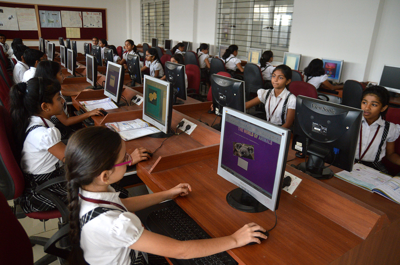 Students at Computer Labs - New Horizon Gurukul Bangalore