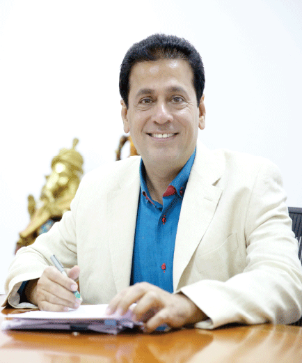 Dr Mohan Manghnani 1